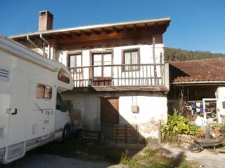 Casa a Los corrales de buelna - barrio barros-santian 3. Servicios inmobiliarios barrio vende casa de piedra de estilo mo