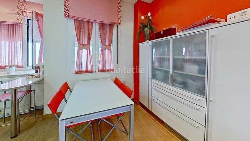 Foto bf29abd3-4943-42ce-b9e1-1e5d27c0531e. Piso en Torrelavega - cl berta perogordo 11 soleado piso de tres dormitorios con terraza, garaje y trastero en pleno Centro en Torrelavega