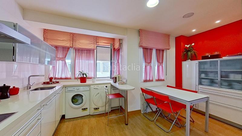 Foto e38d5817-251a-4964-af43-2ddf9e6c4aa5. Piso en Torrelavega - cl berta perogordo 11 soleado piso de tres dormitorios con terraza, garaje y trastero en pleno Centro en Torrelavega