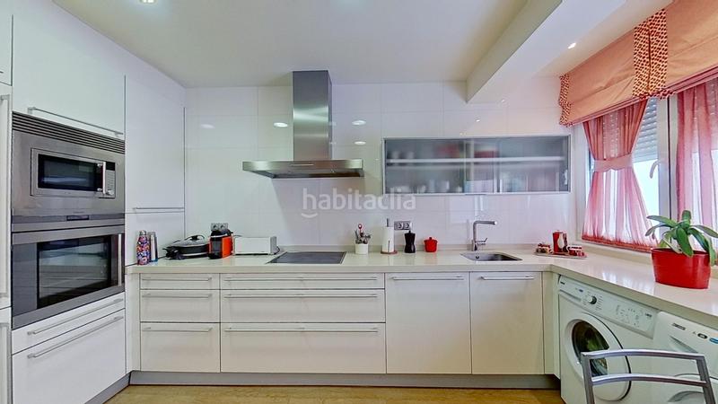 Foto fa4da59c-1821-4d25-b73e-dc89e81b82df. Piso en Torrelavega - cl berta perogordo 11 soleado piso de tres dormitorios con terraza, garaje y trastero en pleno Centro en Torrelavega