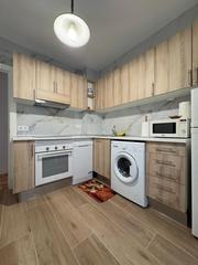 Location Appartement à Numancia - San Fernando. Amplio piso en calle alta