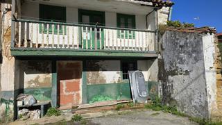 Maison jumelée à Suances - cl pielagos 7. Casa en el centro con jardin para reformar