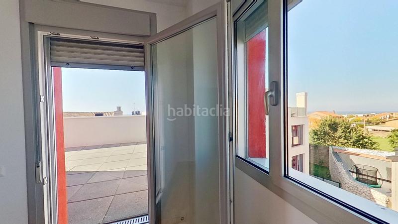 Foto 7c5386d0-a3d4-46de-8191-a196e13048ab. Piso dúplex con terraza con vistas al mar en Liencres Piélagos
