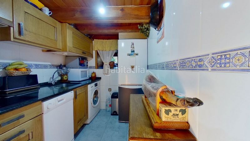 Foto 2ca543fe-c5b6-4bfd-aa27-cfde2da85a21. Casa adossada amb aparcament a Luena