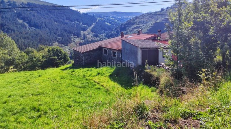 Foto b48c5ff0-ac7a-4103-b71e-459fc2695d3b. Casa adossada amb aparcament a Luena