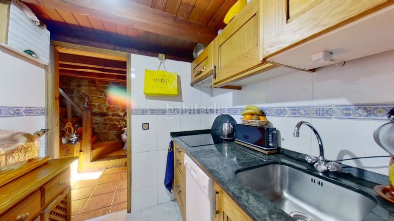 Foto ca2c8996-e5d4-4b23-a1ad-48506d6ed347. Casa adossada amb aparcament a Luena