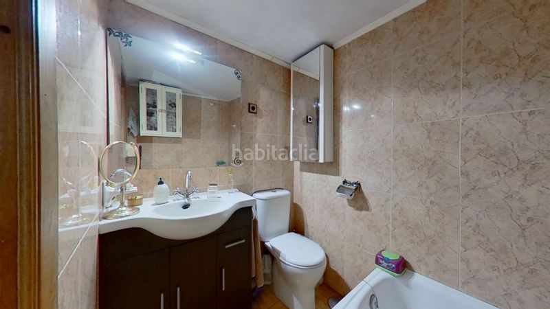 Foto fef9069f-0954-4bfc-b203-1fc2511e1fac. Casa adossada amb aparcament a Luena