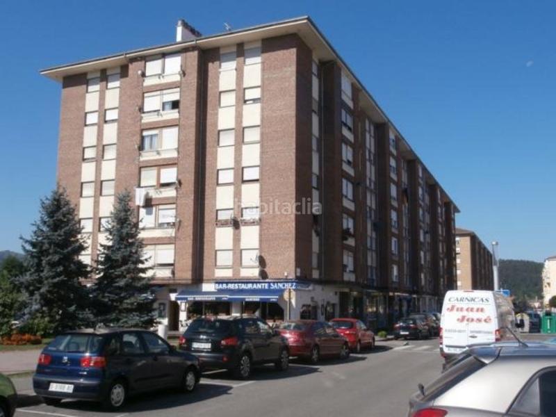 Foto 7216e00a-1b6a-4d0d-b1ab-4d08ac623143. Alquiler piso se alquila amplio y luminoso piso para estudiantes o profesores, todo exterior, en una inmejorable zona de la ciudad, al lado de l en Torrelavega