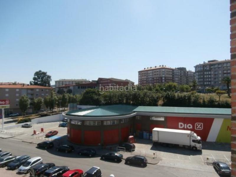 Foto ea44e482-b23f-4568-bd74-35e42fe59610. Alquiler piso se alquila amplio y luminoso piso para estudiantes o profesores, todo exterior, en una inmejorable zona de la ciudad, al lado de l en Torrelavega