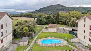 Appartement à Entrambasaguas. Piso en urbanización con piscina en honznayo