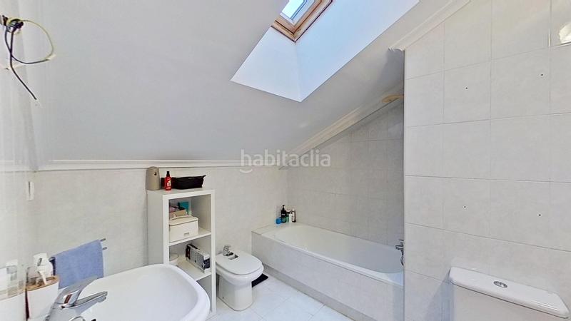 Foto 28371b16-41dd-4915-b5b4-e8cd40f0c42b. Piso dúplex luminoso y bien situado en la zona castillahermida en Santander