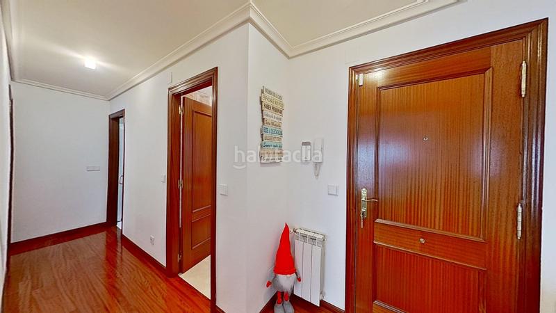 Foto 3144e27e-a11a-42b0-8eb2-92d86d2742f0. Piso dúplex luminoso y bien situado en la zona castillahermida en Santander