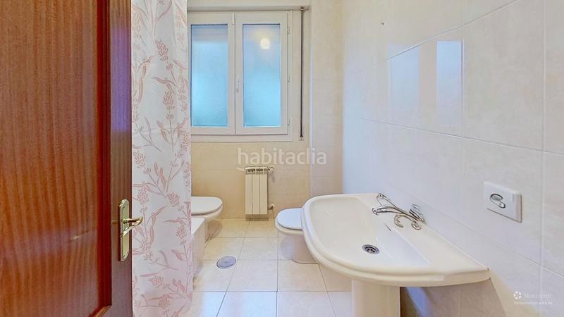 Foto 56205d34-ab46-4424-9bb5-0433c5e437e5. Piso dúplex luminoso y bien situado en la zona castillahermida en Santander