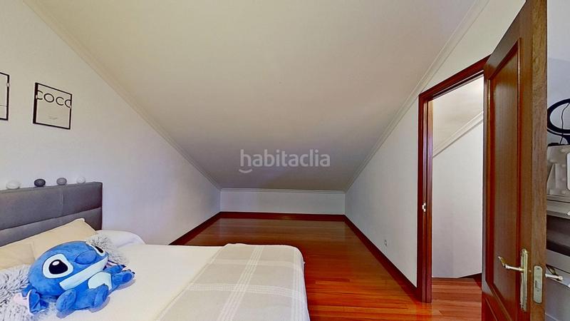 Foto bc7096a3-2b7f-4d9c-9e1b-8fb9190c1216. Piso dúplex luminoso y bien situado en la zona castillahermida en Santander