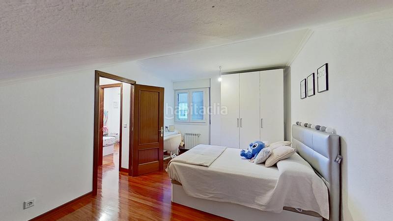 Foto ce559a8e-5b66-496a-9e96-9886ae260b64. Piso dúplex luminoso y bien situado en la zona castillahermida en Santander