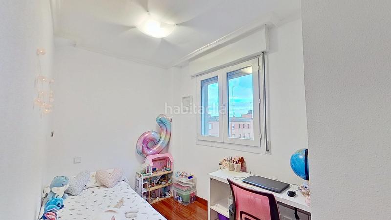 Foto cf5891ab-1671-4562-a79c-cf325af6fe20. Piso dúplex luminoso y bien situado en la zona castillahermida en Santander