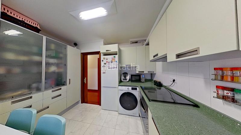 Foto fd523f16-e611-4fac-ad4c-95f31ea166a6. Piso dúplex luminoso y bien situado en la zona castillahermida en Santander