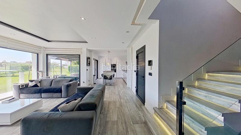 Foto b2bb0f99-4aa4-4537-814e-a68b1f61c7c9. Casa amb aparcament a Alisal - San Román Santander