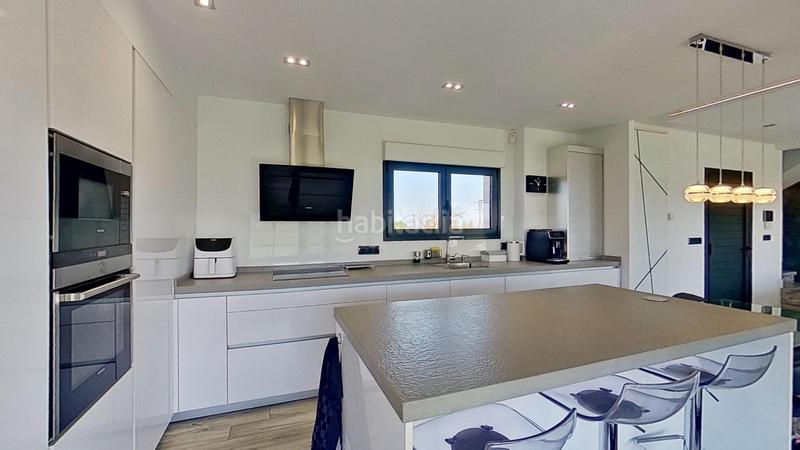 Foto b6d65578-7ba3-4218-b70f-7c557d3b334f. Casa amb aparcament a Alisal - San Román Santander