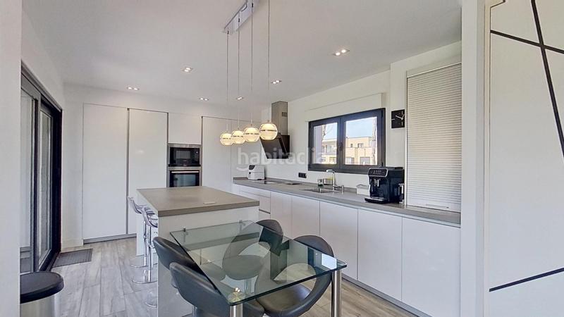 Foto f510b4e7-081d-4a3c-a4cf-22de0f0139c8. Casa amb aparcament a Alisal - San Román Santander