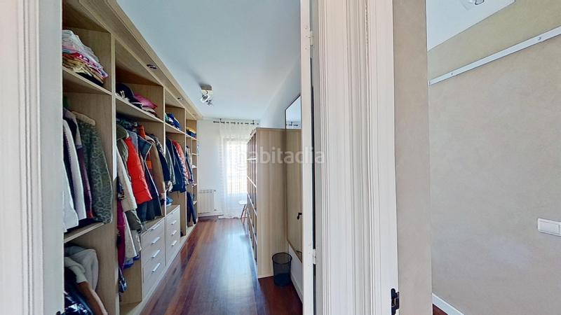 Foto 0c661074-de56-47c8-b62f-b60c2265fc51. Haus mit parking in Alisal - San Román Santander