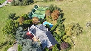 Haus  Tanos - avenida bilbao 159. Increíble casa independiente con gran jardín, piscina y tres can