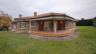 Casa  Cacicedo - calle la corraliega. Amplia casa en planta baja con porche y garaje en camargo