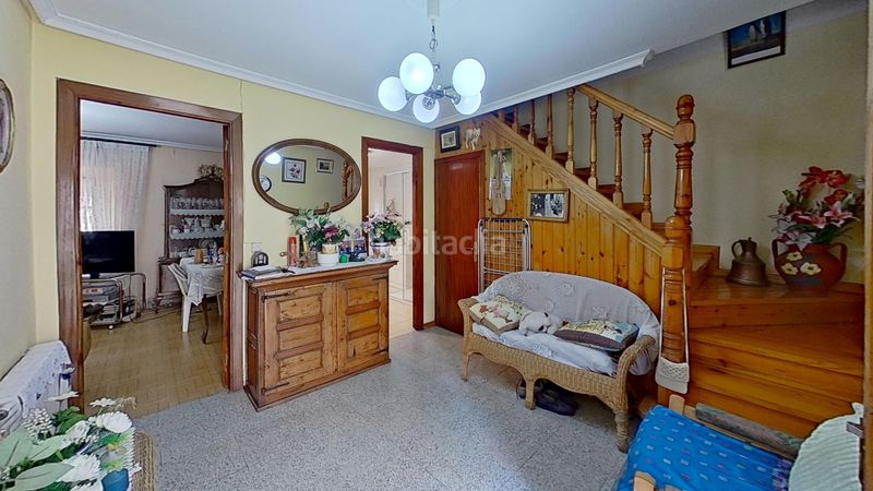 Foto 4517c993-abe2-4a0a-a901-ecd0d0291256. Casa pareada casa de piedra con jardín privado en el centro de polientes en Valderredible