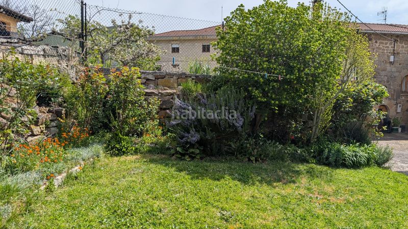 Foto 81801c49-42b4-4c6d-b6b7-15d95dd91cf3. Casa pareada casa de piedra con jardín privado en el centro de polientes en Valderredible