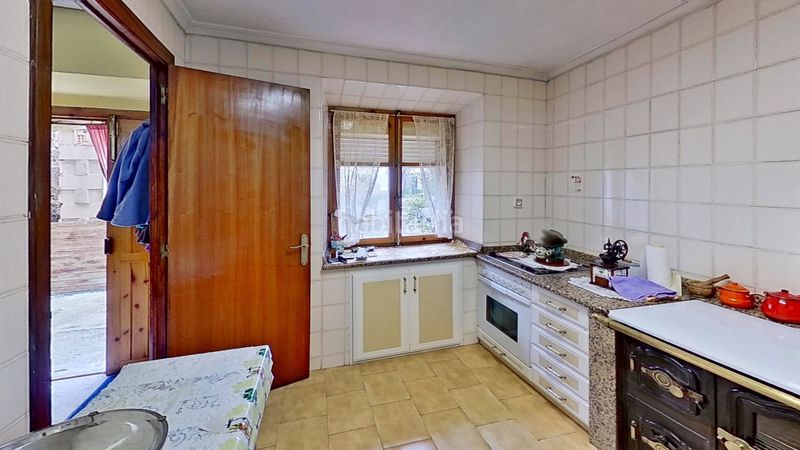 Foto 828c08b4-a404-4748-8e61-6b3c03084d09. Casa pareada casa de piedra con jardín privado en el centro de polientes en Valderredible