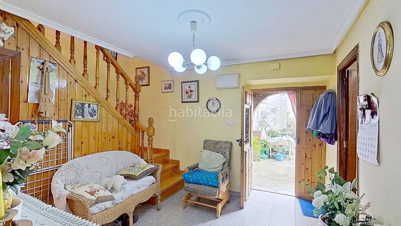 Foto af8b0379-74f5-4f57-8a33-3f8584f81ef9. Casa pareada casa de piedra con jardín privado en el centro de polientes en Valderredible