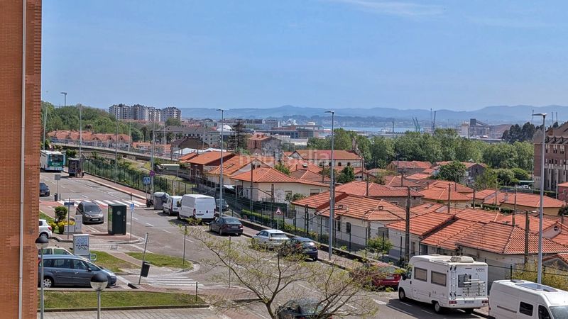 Foto b2fa8643-64c6-4b3a-b672-886713a76cd0. Pis amb calefacció aparcament a Alisal - San Román Santander