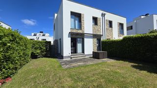 Casa aparellada  Tagle - cl pelias las 3. Chalet pareado en tagle  en urbanizacion privada con piscina