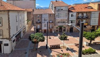 Lloguer Local Comercial  Reinosa - puente de carlos iii. Local en alquiler en primera línea de reinosa, gran visibilidad