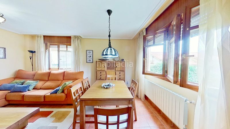 Foto c42db029-1d14-40f7-b775-93572cdf0387. Casa adossada amb calefacció aparcament a Argoños