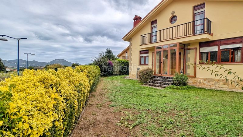 Foto ce586f81-f98a-42dd-8ff0-c4212c66bf04. Casa adossada amb calefacció aparcament a Argoños