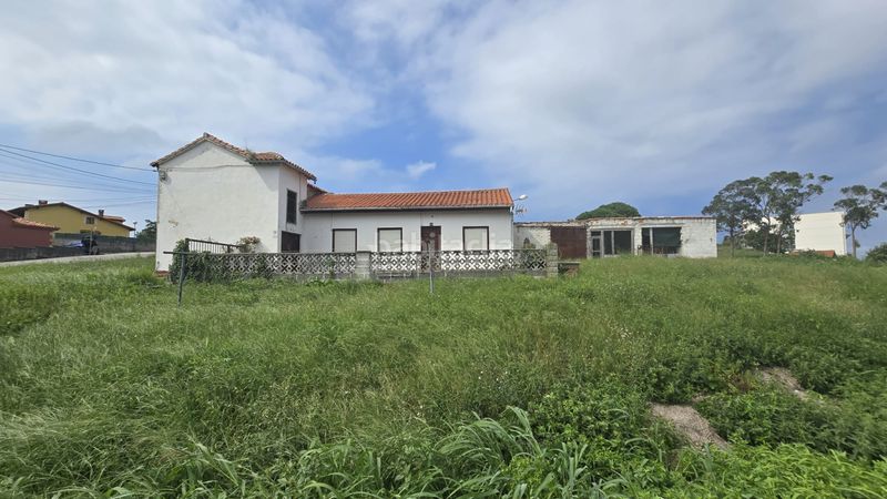 Foto c894a7a6-49c3-454d-aebf-7252312a27f6. Casa en cortiguera - cl encina la 28 parcela con edificacion en cortiguera en Suances