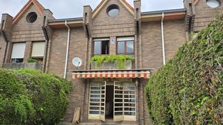Maison jumelée à Tanos. Amplio chalet adosado en tanos, torrelavega