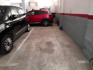 Aparcament cotxe a Estruch-Eixample