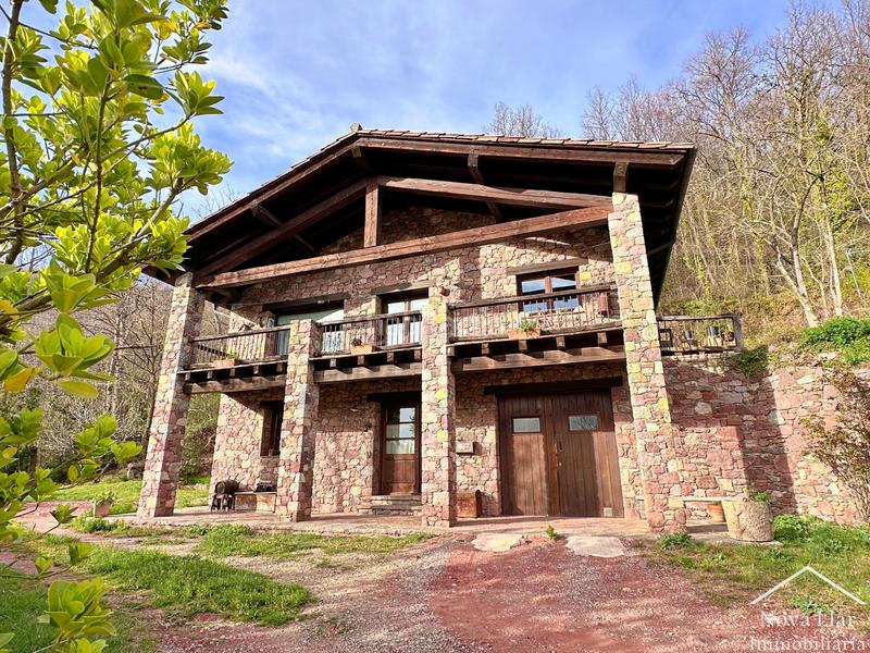 Foto 7a36b0b4-b266-4d17-997e-a16a51a0f07e. Bauernhof mit kamin parking in Camprodon