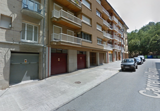 Aparcament cotxe  Carrer del canigó. Garatge tancat en venda al carrer canigó de ripoll (barri carret