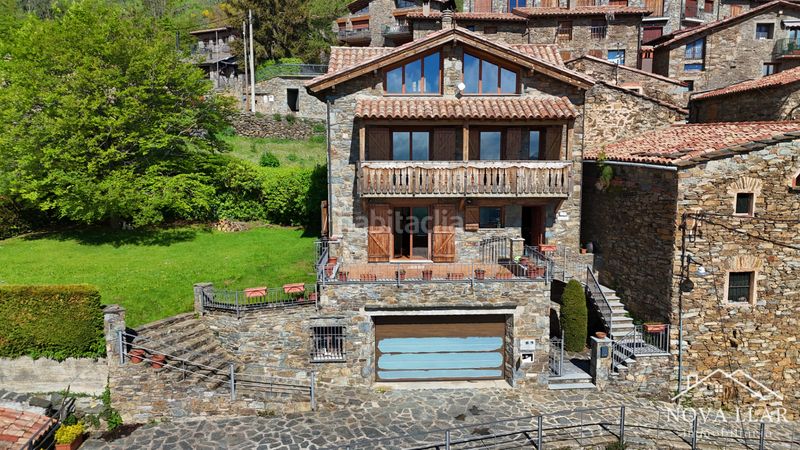 Foto 491277a9-0b96-4e53-938b-d80a36f2eaab. Casa aparellada amb xemeneia calefacció aparcament a Vilallonga de Ter