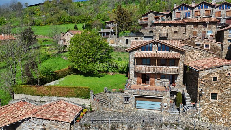 Foto bfd86bb5-a41d-4c56-88d4-46acb6b3733c. Casa aparellada amb xemeneia calefacció aparcament a Vilallonga de Ter