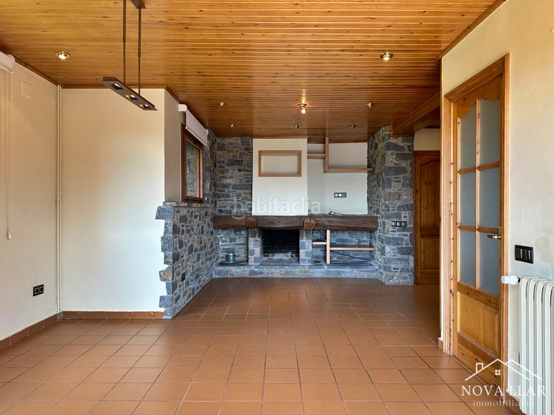Foto c8313c26-1e75-4f09-b9e1-c209925e6e72. Casa aparellada amb xemeneia calefacció aparcament a Vilallonga de Ter