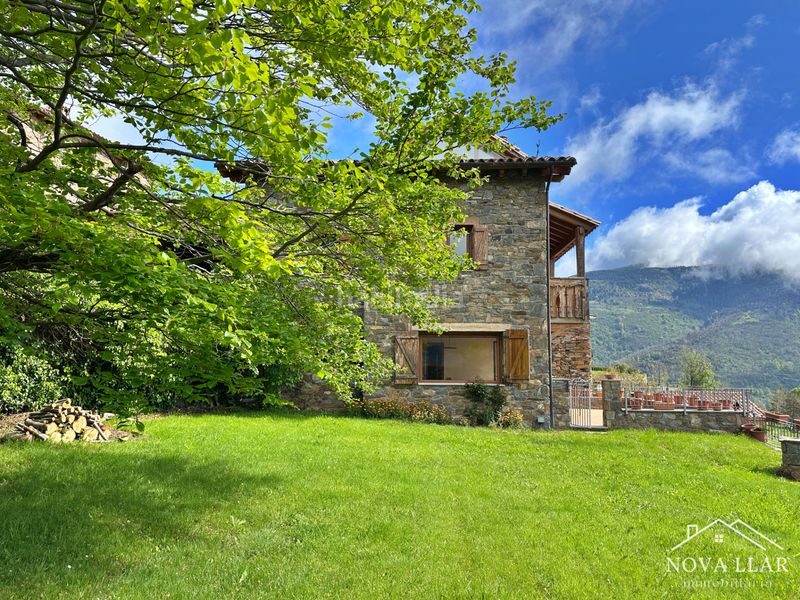 Foto d5b4e59f-dbde-410c-a9de-bdb2336c238f. Casa aparellada amb xemeneia calefacció aparcament a Vilallonga de Ter