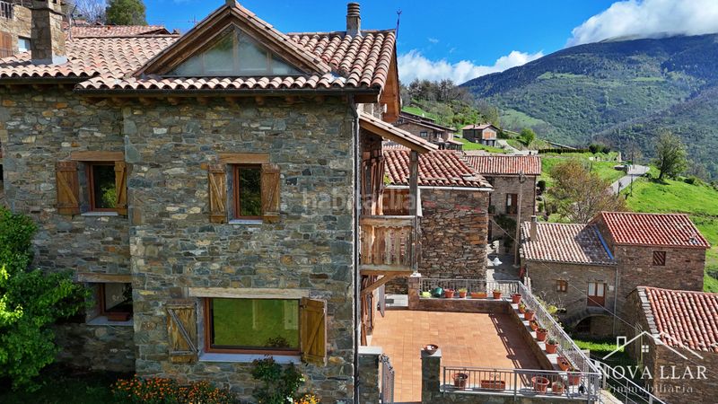 Foto ee7a85f2-fa0e-4ec6-b36c-1651a1455559. Casa aparellada amb xemeneia calefacció aparcament a Vilallonga de Ter