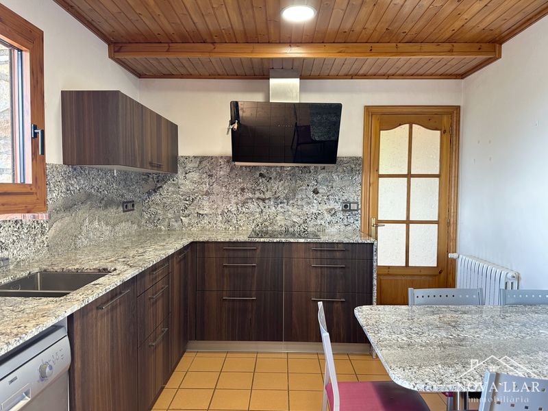 Foto ee7c4dc0-3690-4704-9b3a-feece883eb3f. Casa aparellada amb xemeneia calefacció aparcament a Vilallonga de Ter