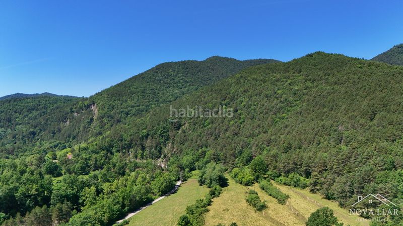 Foto 1f692795-46a9-4c93-b81f-86fe895e115f. Masia amb xemeneia calefacció a Llosses (Les)