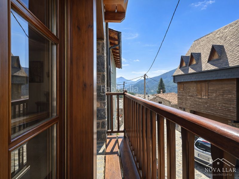 Foto 5a501c32-e299-4868-97d4-7c39c3014826. Casa adossada amb xemeneia calefacció aparcament a Planoles
