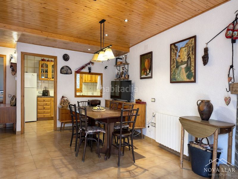 Foto d85567d4-d3ed-4d17-b339-adcc226e56b1. Casa adossada amb xemeneia calefacció aparcament a Planoles